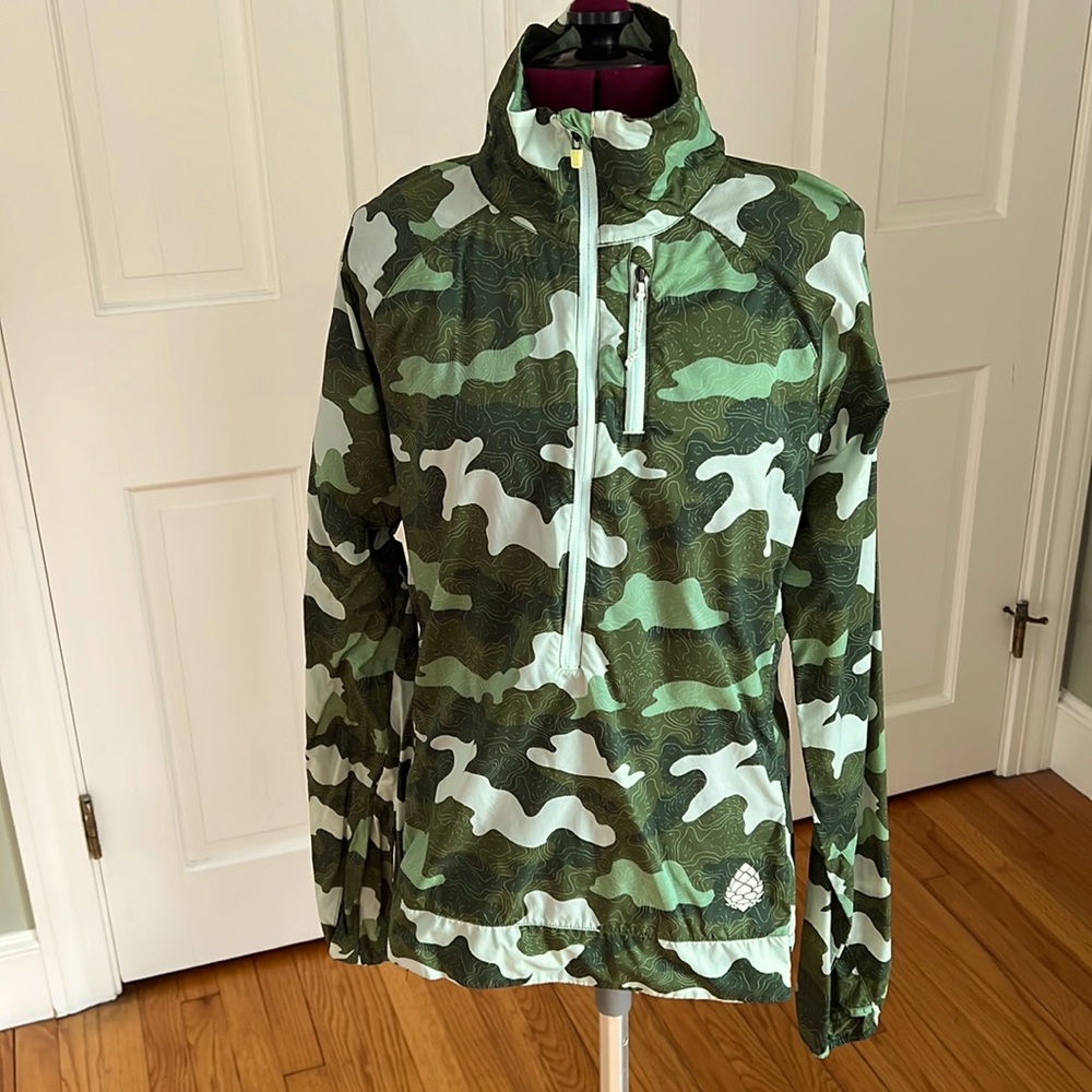 Stio Women's Second Light Pullover in Green Camo